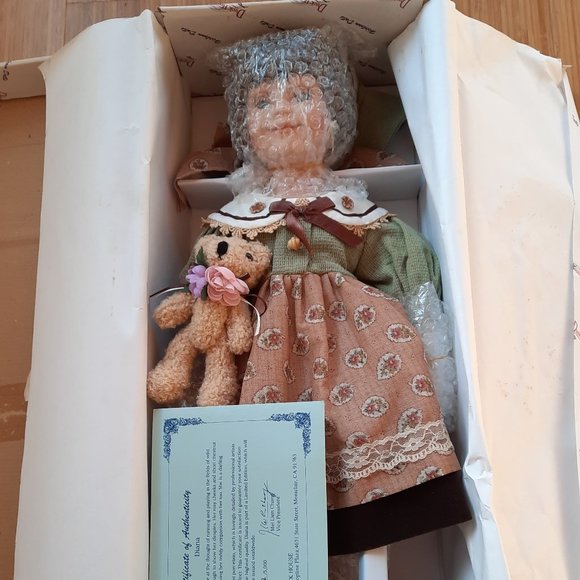 Duck House Doll, “Diana”. Like New in box. Certificate of Authenticity. - Picture 6 of 7